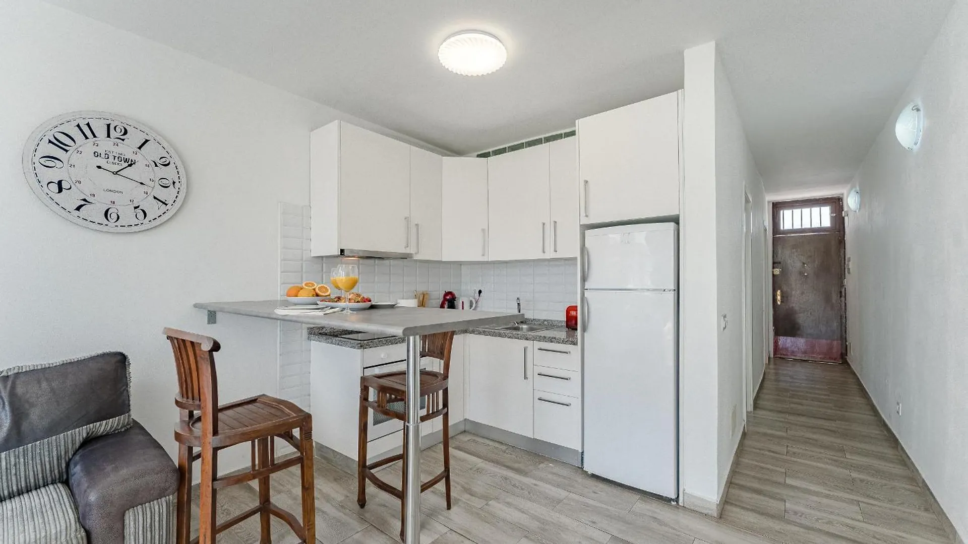 Primavera Tranquil Retreat 2-Bedroom Apartment With Balcony, Garden View & Fiber Wifi Arona  Spanien