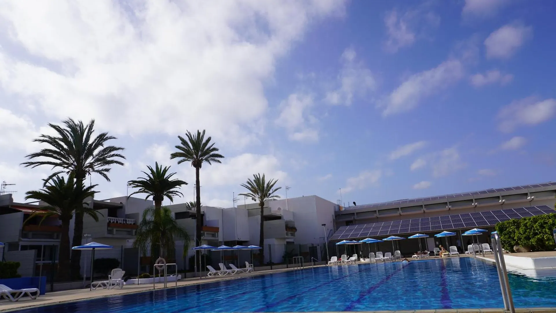 Primavera Tranquil Retreat 2-Bedroom Apartment With Balcony, Garden View & Fiber Wifi Arona